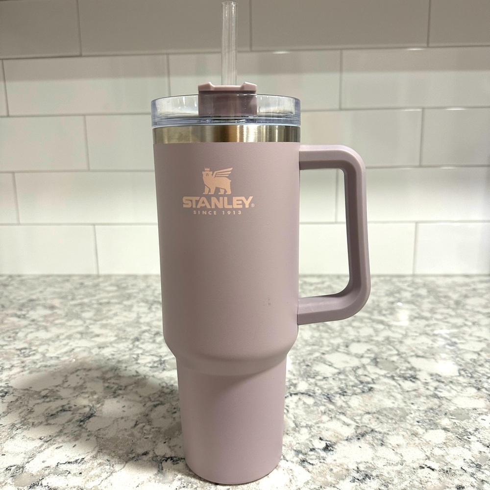 Stanley Quencher 40oz Tumbler in ABALONE (OG- hard to find)